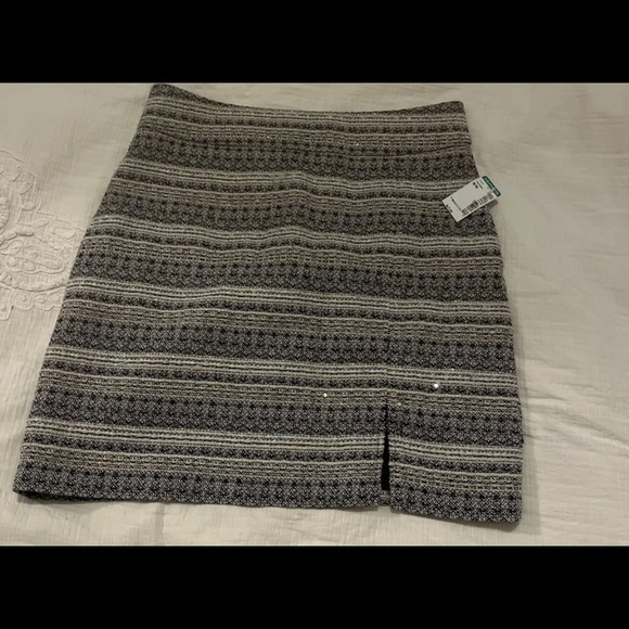 New Chic skirt medium with tag - Picture 6 of 12